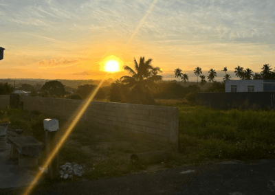 amanecer sobre paisaje tropical en Isabela Puerto Rico